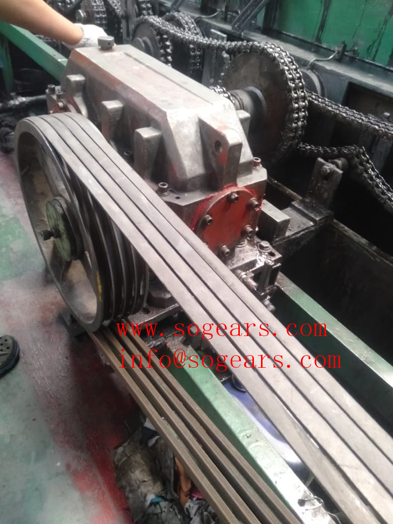 Right angle speed reducer gearbox